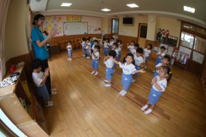 危険な幼稚園教育 危険な幼稚園教育 子どものために親が読む本 初版 サンポウ